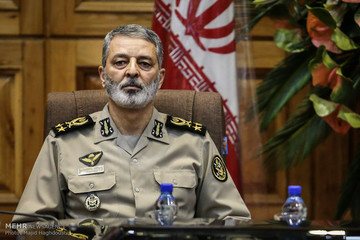 فرمانده کل ارتش: دشمن مرتکب خطایی شود، پاسخی پشیمان کننده می‌دهیم