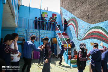 مدرسه اتباع افغانستانی در تهران