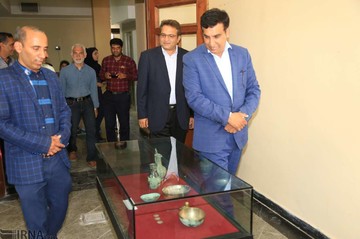 نمایش اشیاء تاریخی مکشوفه از قاچاقچیان در بندرعباس
