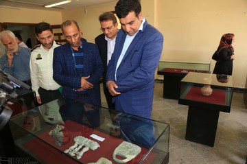 نمایش اشیاء تاریخی مکشوفه از قاچاقچیان در بندرعباس