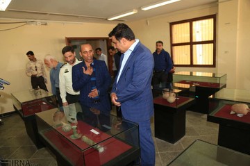 نمایش اشیاء تاریخی مکشوفه از قاچاقچیان در بندرعباس
