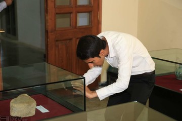 نمایش اشیاء تاریخی مکشوفه از قاچاقچیان در بندرعباس