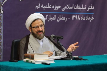 احمد واعظی: نماد روشنفکری حوزه علمیه از توده‌گرایی غافل نیست