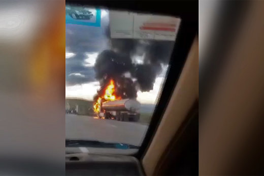 فیلم | آتش‌سوزی تریلی حامل تانکر در اتوبان زنجان - تبریز