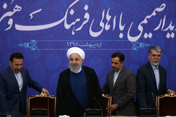 دیدار صمیمی رئیس‌جمهور با جمعی از اصحاب فرهنگ و هنر