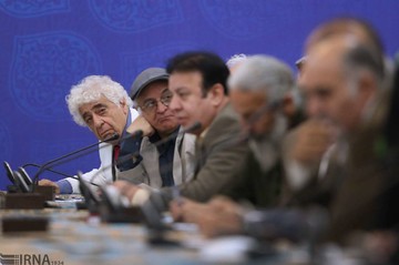دیدار صمیمی رئیس‌جمهور با جمعی از اصحاب فرهنگ و هنر