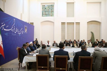 دیدار صمیمی رئیس‌جمهور با جمعی از اصحاب فرهنگ و هنر