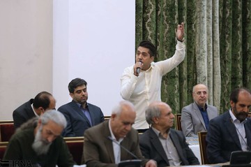 دیدار صمیمی رئیس‌جمهور با جمعی از اصحاب فرهنگ و هنر