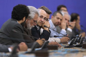 دیدار صمیمی رئیس‌جمهور با جمعی از اصحاب فرهنگ و هنر