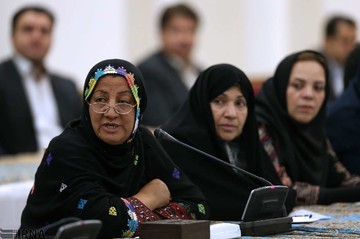 دیدار صمیمی رئیس‌جمهور با جمعی از اصحاب فرهنگ و هنر