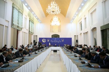 دیدار صمیمی رئیس‌جمهور با جمعی از اصحاب فرهنگ و هنر