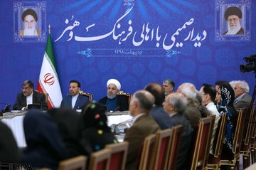 دیدار صمیمی رئیس‌جمهور با جمعی از اصحاب فرهنگ و هنر