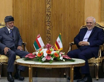 وزير الخارجية العماني يلتقي ظريف فور وصوله الى ايران/صور