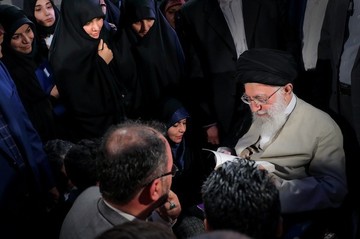دیدار جمعی از شاعران و استادان زبان و ادب پارسی با رهبر معظم انقلاب اسلامی