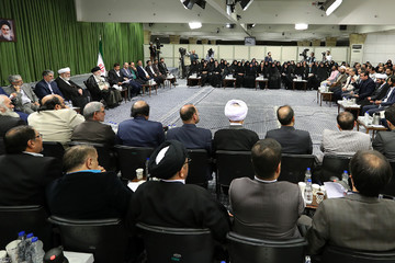 دیدار جمعی از شاعران و استادان زبان و ادب پارسی با رهبر معظم انقلاب اسلامی