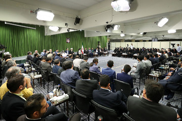 دیدار جمعی از شاعران و استادان زبان و ادب پارسی با رهبر معظم انقلاب اسلامی