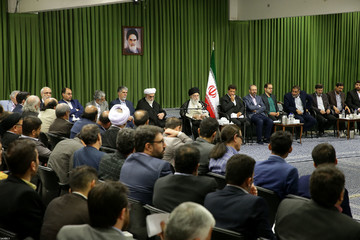 دیدار جمعی از شاعران و استادان زبان و ادب پارسی با رهبر معظم انقلاب اسلامی