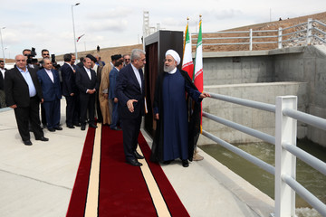 افتتاح چند طرح و پروژه اقتصادی و زیربنایی در استان آذربایجان غربی با حضور روحانی/ رییس‌جمهور: خوشحالیم که دریاچه ارومیه در شرایط بسیار بهتری قرار داد