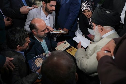 دیدار جمعی از شاعران و استادان زبان و ادب پارسی با رهبر معظم انقلاب اسلامی