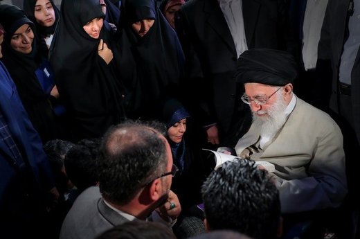 دیدار جمعی از شاعران و استادان زبان و ادب پارسی با رهبر معظم انقلاب اسلامی
