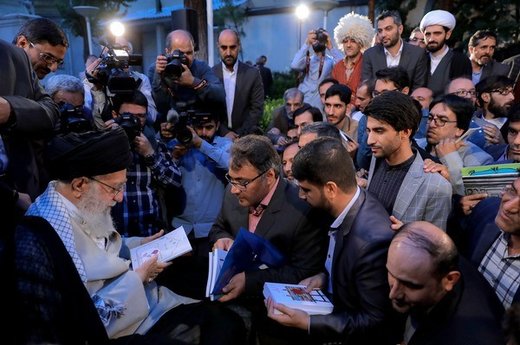 دیدار جمعی از شاعران و استادان زبان و ادب پارسی با رهبر معظم انقلاب اسلامی