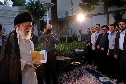دیدار جمعی از شاعران و استادان زبان و ادب پارسی با رهبر معظم انقلاب اسلامی