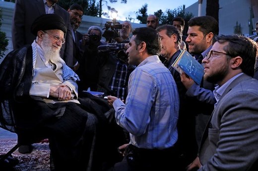 دیدار جمعی از شاعران و استادان زبان و ادب پارسی با رهبر معظم انقلاب اسلامی