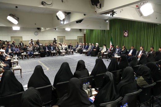 دیدار جمعی از شاعران و استادان زبان و ادب پارسی با رهبر معظم انقلاب اسلامی