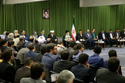 دیدار جمعی از شاعران و استادان زبان و ادب پارسی با رهبر معظم انقلاب اسلامی