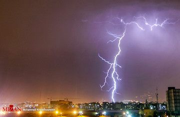 رعد و برق در آسمان تهران