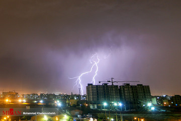 رعد و برق در آسمان تهران