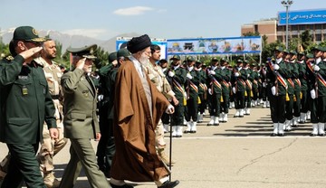 الإيرانيون إشداء على الأعداء ، رحماء مع الجيران