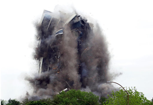 تخریب برج 21 طبقه در پنسیلوانیا