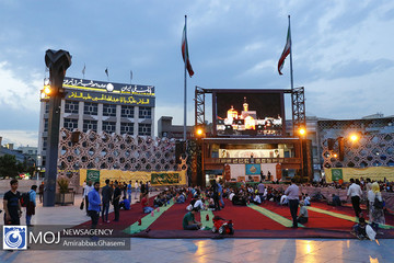 افطار ساده در میدان امام حسین (ع) تهران