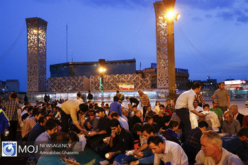 افطار ساده در میدان امام حسین (ع) تهران