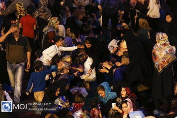 افطار ساده در میدان امام حسین (ع) تهران