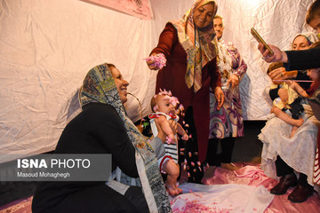 آیین سنتی گل غلتان نوزادان در سمنان