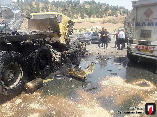 تصادف تریلی کمر شکن با کامیون حمل روغن در بزرگراه شهید یاسینی