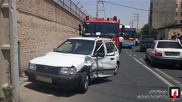 تصادف پژو 206 با پراید در خیابان خلیج فارس