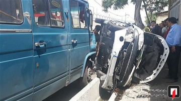 تصادف پژو 206 با پراید در خیابان خلیج فارس