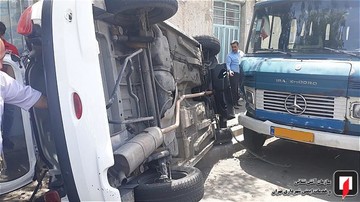 تصادف پژو 206 با پراید در خیابان خلیج فارس