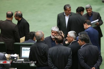 چند سکانس تصویری از علی مطهری در روز حذف از هیات رئیسه مجلس