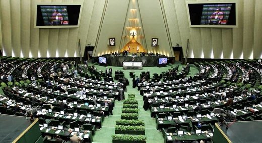 حاشیههای جشن تولد ملکه انگلیس در سفارت ایران/سلیمی: یک روز افطار میدهند روز دیگر پارتی مختلط میگیرند/جمع آوری کمک هزینه برای جشن تولد ال
