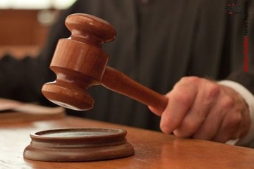 رای بی‌سابقه دادگاه: راننده مجرم باید تابلوها و علائم ایمنی را تعمیر کند
