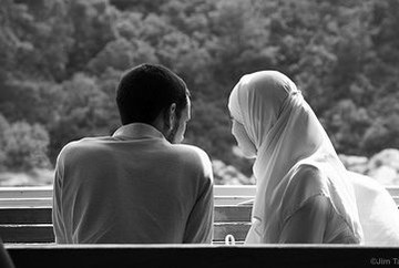 شوهرم می‌گوید چه وقتی که به تو کم‌تر توجه می‌کنم  یا بیشتر اهمیت می‌دهم، جدی نگیر!