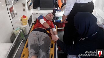 سقوط یک کودک به داخل درز انقطاع بین دو ساختمان در خیابان فلاح
