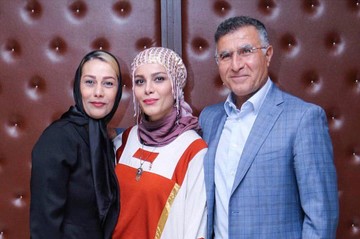 عکس | آقا معلم فوتبالی‌ها به همراه همسر و دخترش