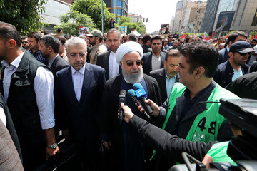 رئیس‌جمهور در راهپیمایی پرشور مردم تهران در روز جهانی قدس