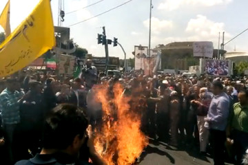  شاهد ..الإيرانيون ينددون بمؤتمر المنامة ومحاولات بيع القدس  