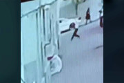 فیلم | لحظه حیرت‌انگیز نجات کودک پس از سقوط از طبقه پنجم